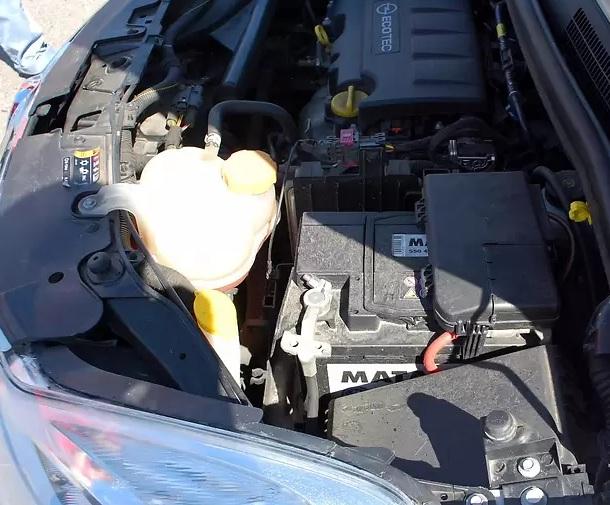 моторный отсек на Корсе