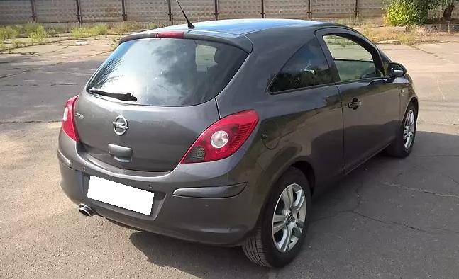 Корса хетчбэк сзади