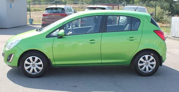 зеленая Корса сбоку