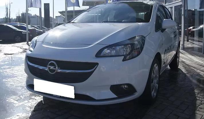 белый Опель спереди