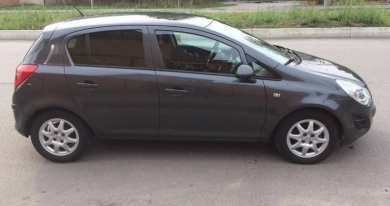 Опель Корса сбоку