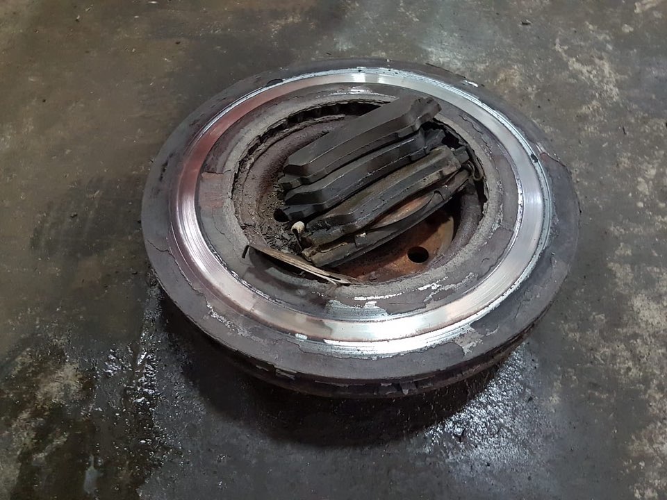 старые колодки и диски