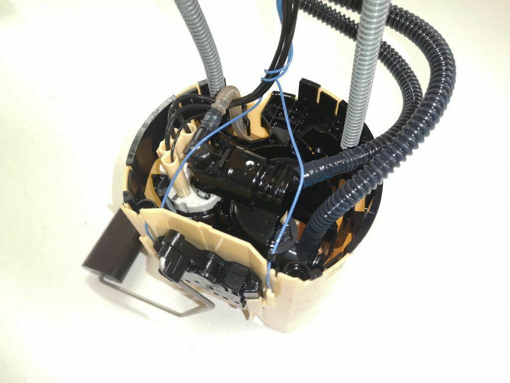 нижняя часть бензонасоса опель