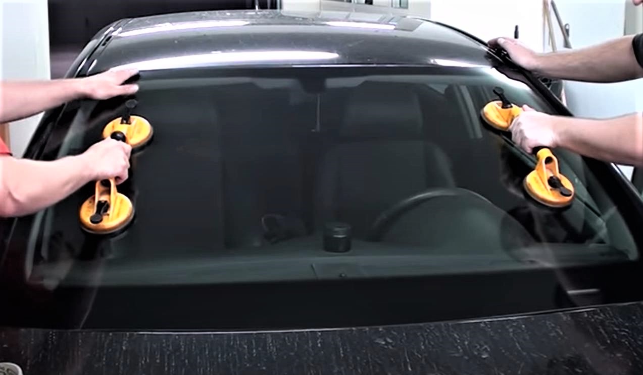 установка нового лобового стекла Опель Астра