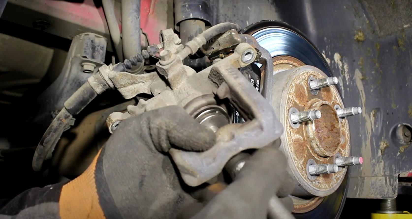 раздвижка поршня суппорта