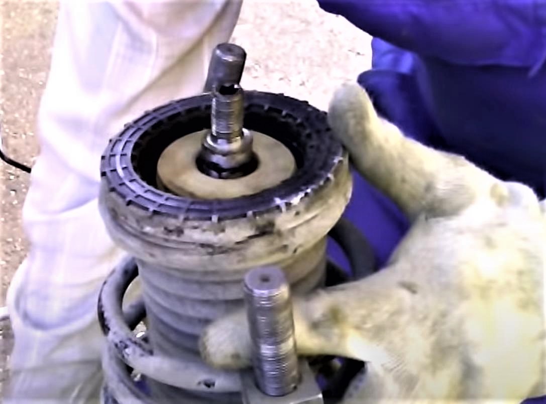 Замена опорного подшипника Опель Астра H