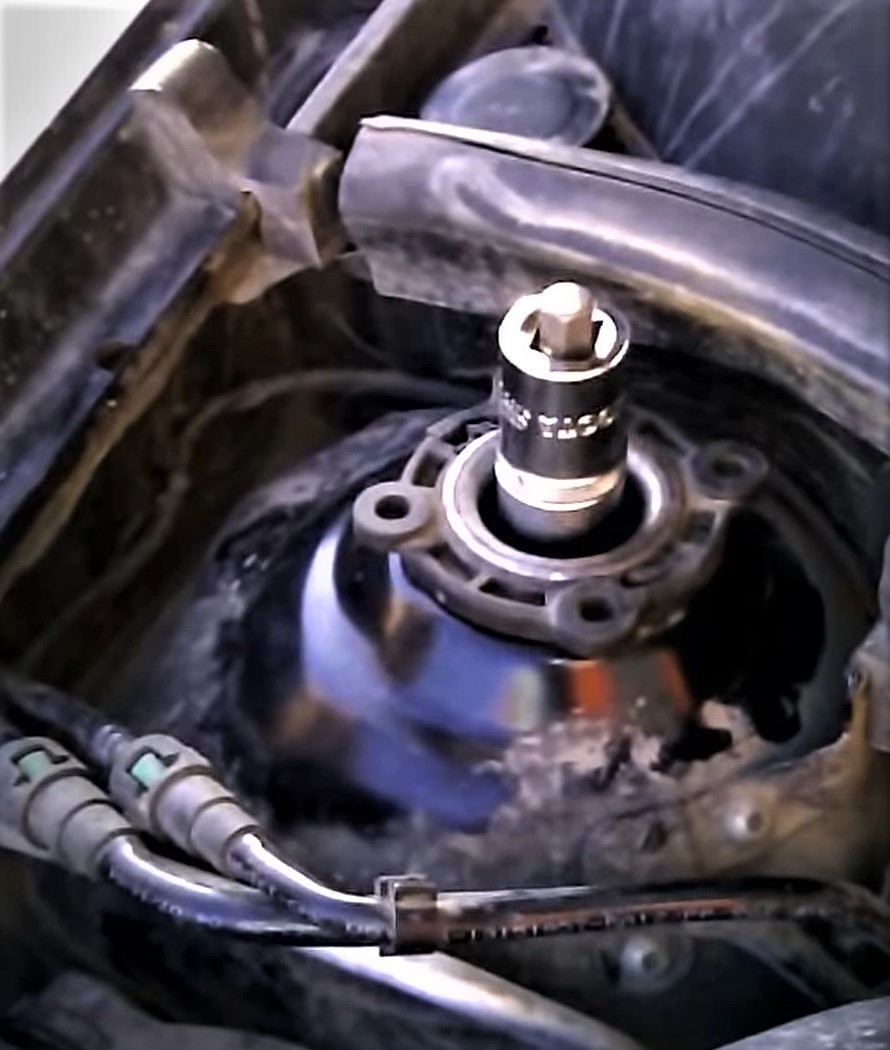 монтаж стойки амортизатора