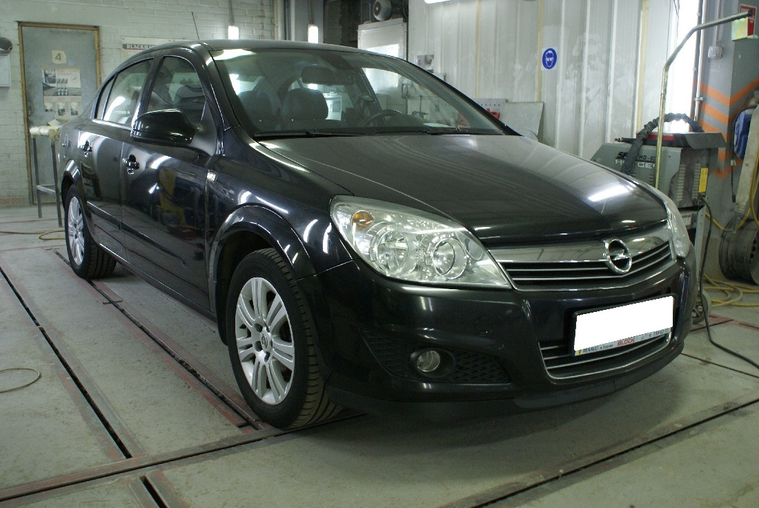 Опель Астра в кузовном цехе