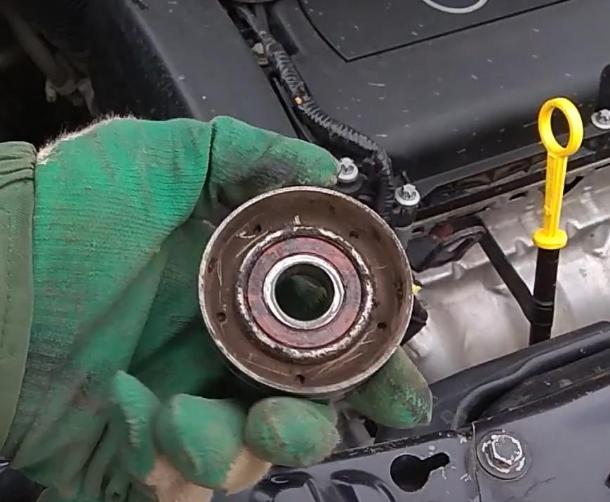 ролик натяжителя ремня генератора