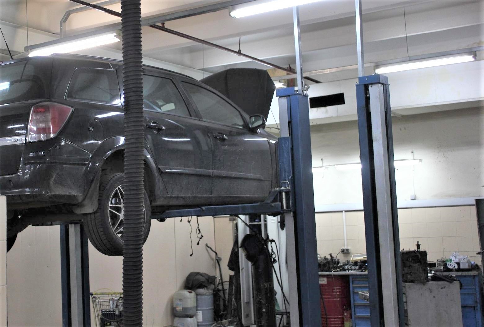 опель астра на подъемнике