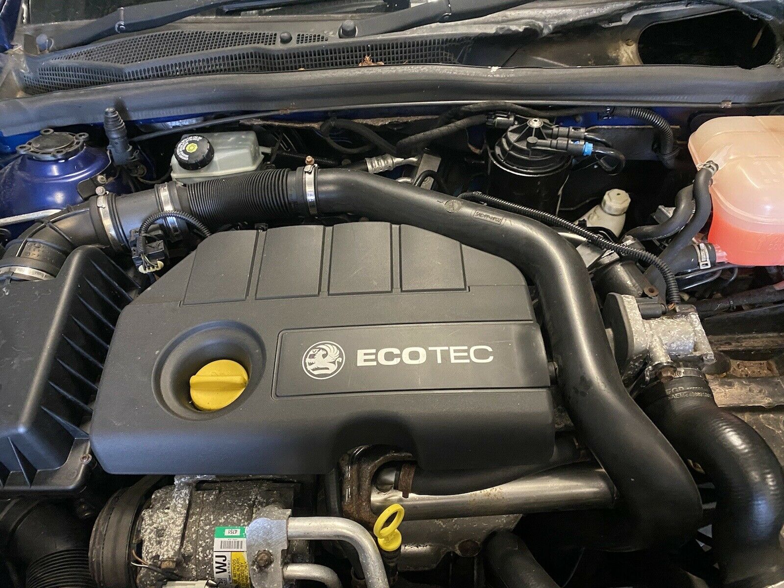 Отсек двигателя Опель Астра