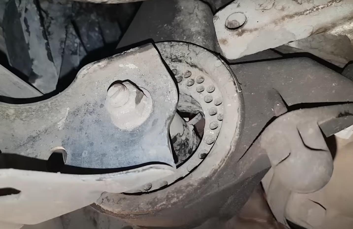 старая опора двигателя Опель Астра