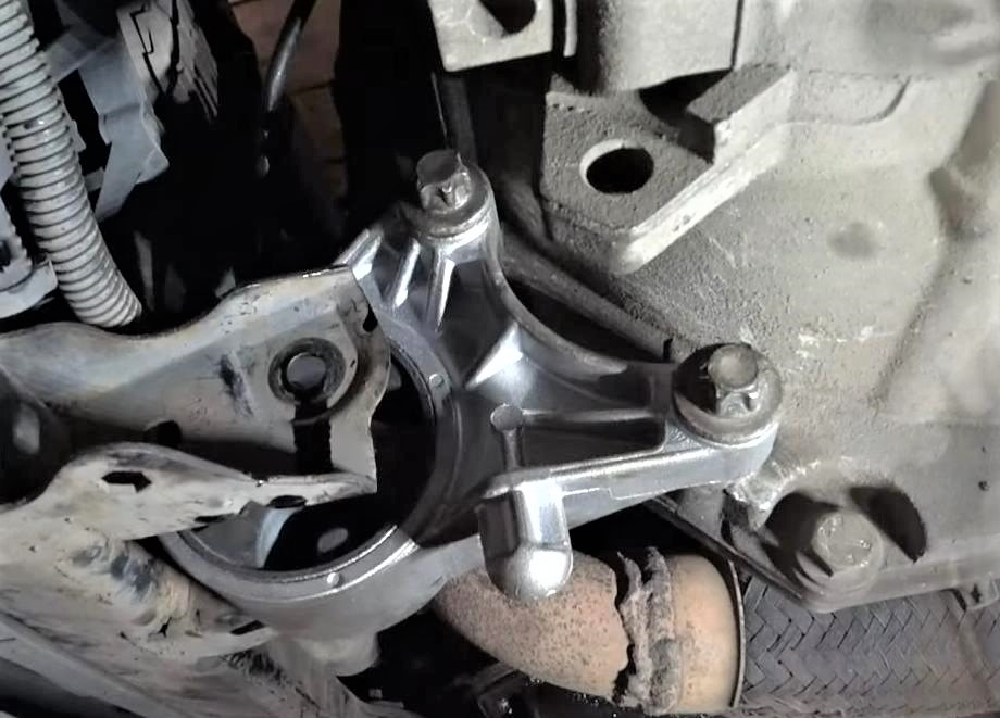 Замена подушки двигателя Опель Астра H