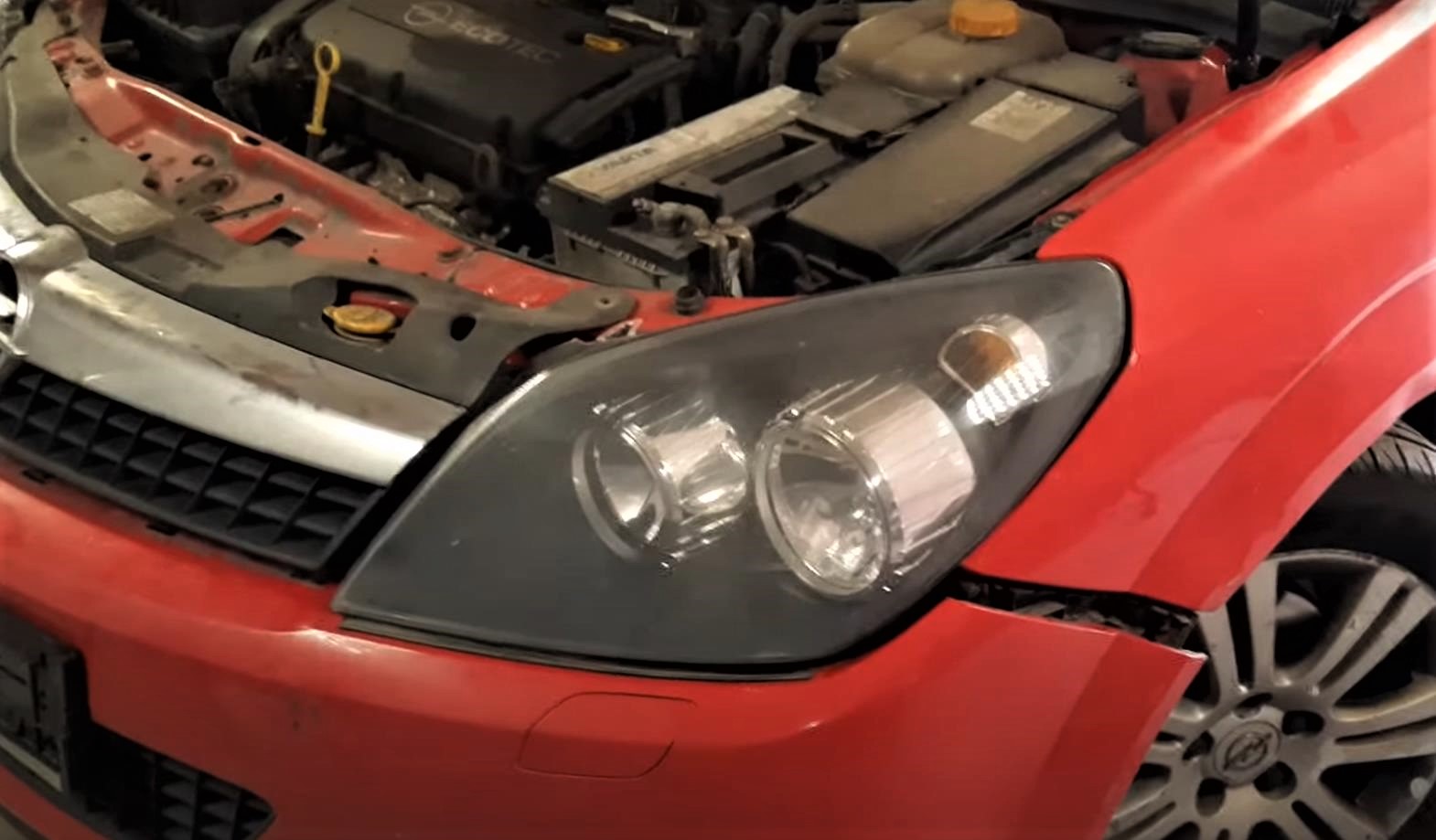 Замена фары ближнего света Опель Астра