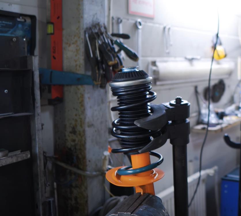 монтаж передней амортизационной стойки Опель Астра