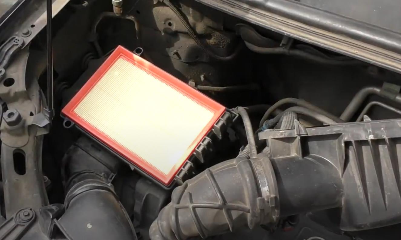 Установка нового воздушного фильтра на Опель Мокка