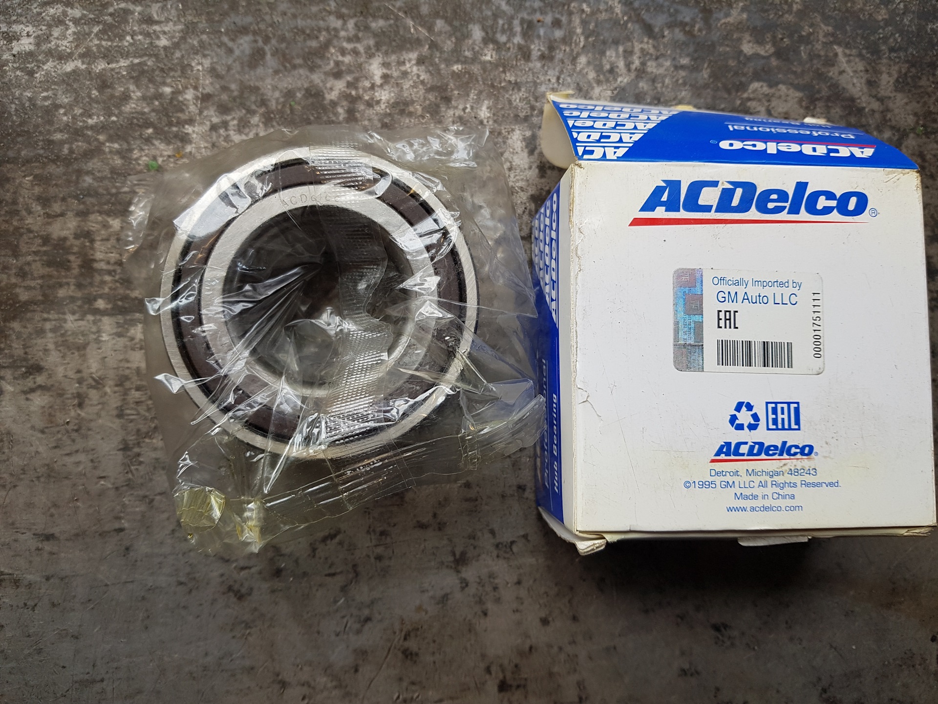 Новый подшипник передней ступицы