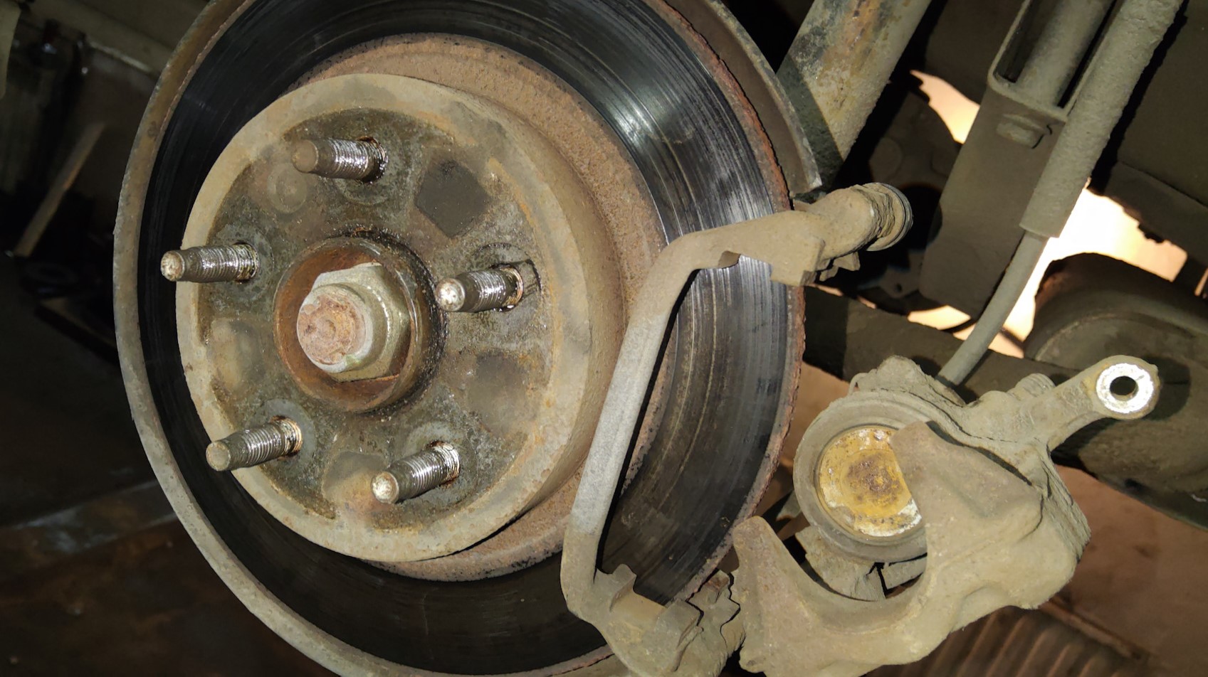 Замена задних колодок Мокка