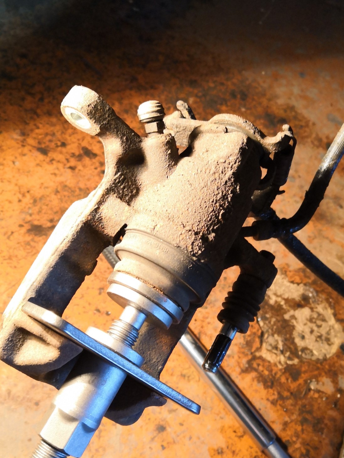 Ремонт заднего суппорта Опель Мокка