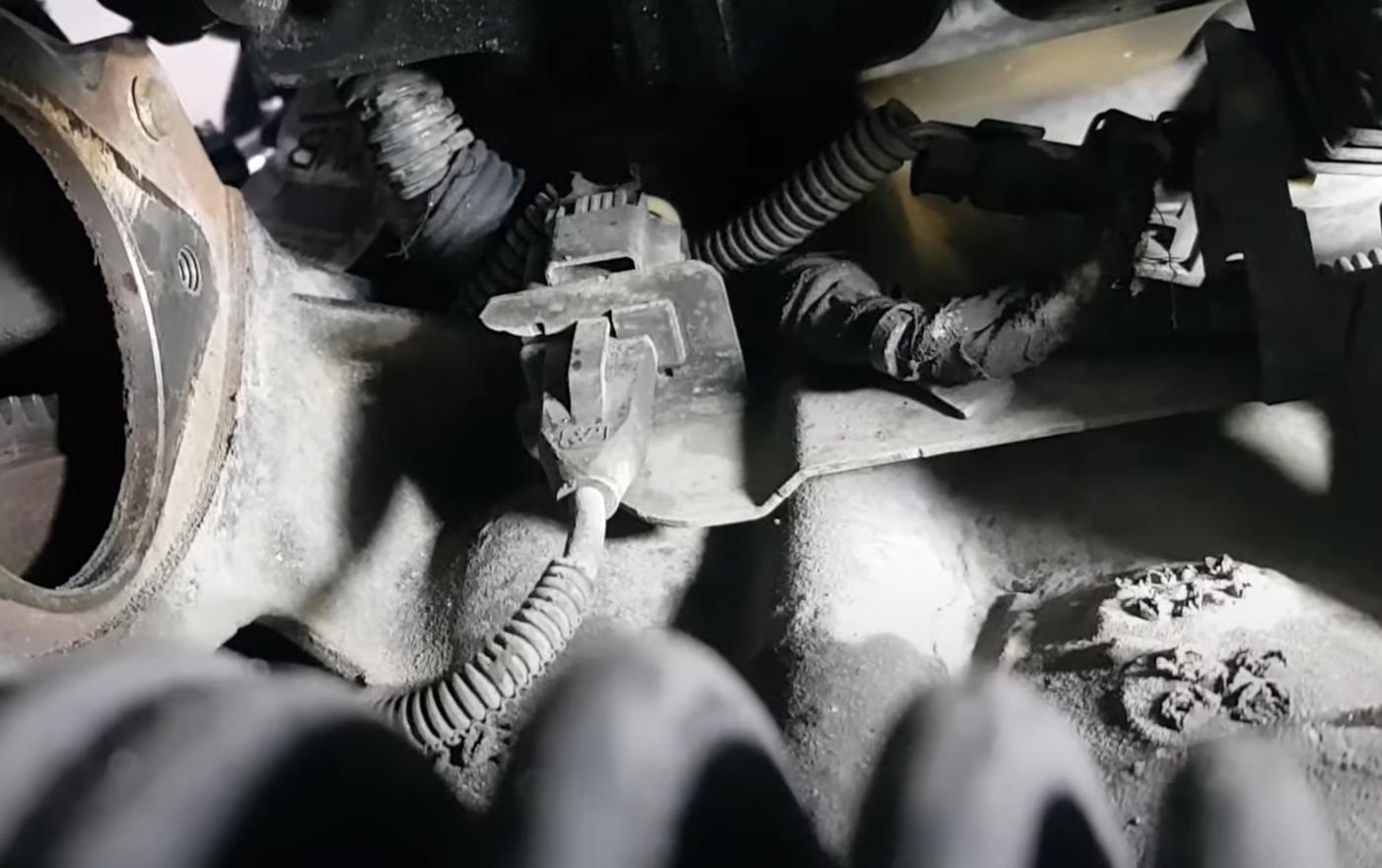 Замена датчика коленвала Опель Мокка