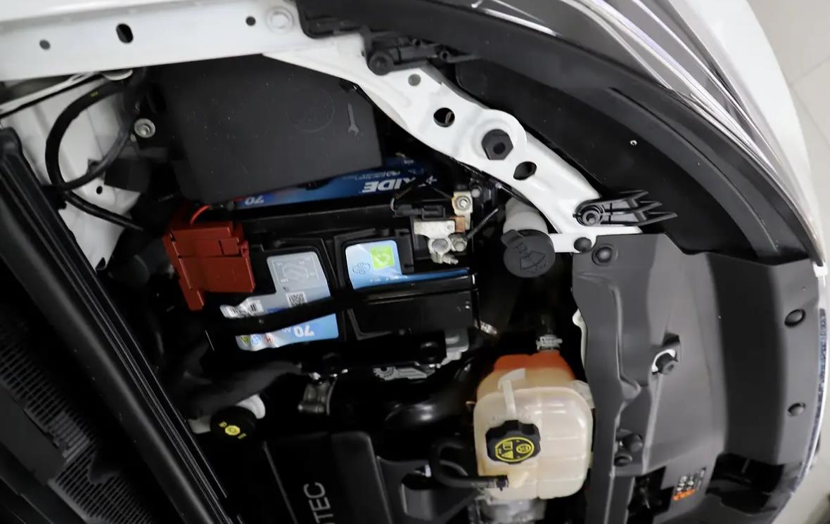 Замена аккумулятора Опель Мокка