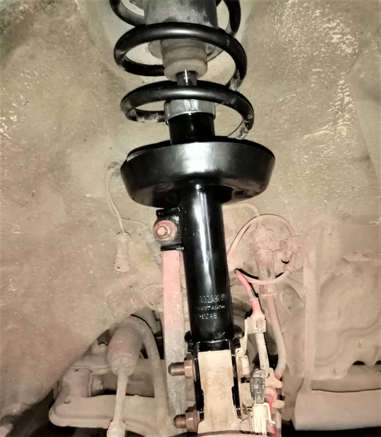 замена передних амортизаторов Опель Мокка