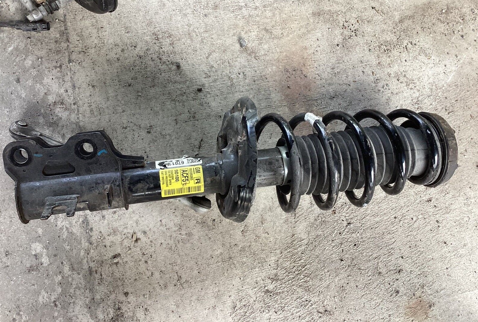 стойка переднего амортизатора Опель Мокка