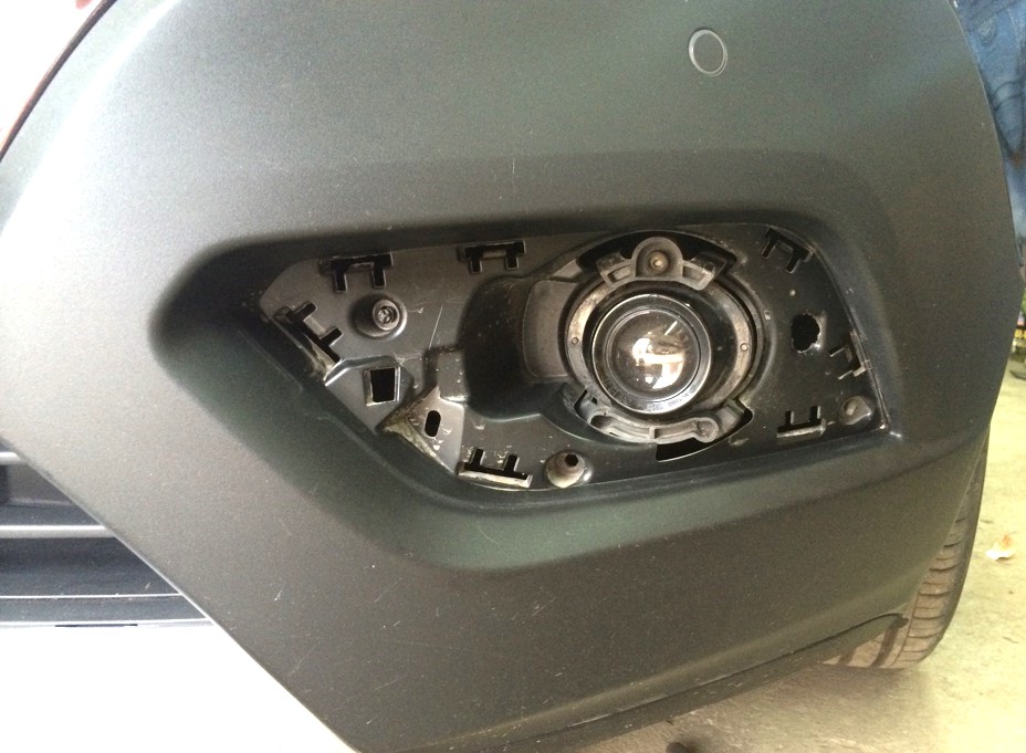 Замена противотуманки Опель Мокка