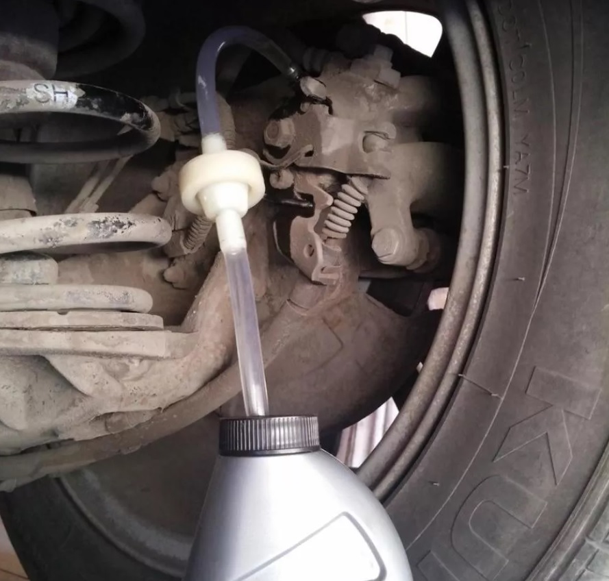 Замена тормозной жидкости Опель Мокка