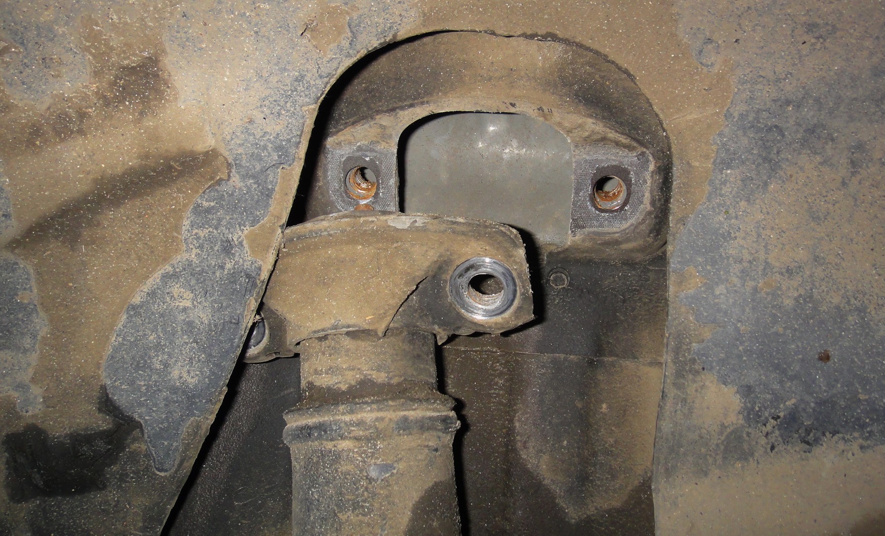 замена заднего амортизатора Мокка