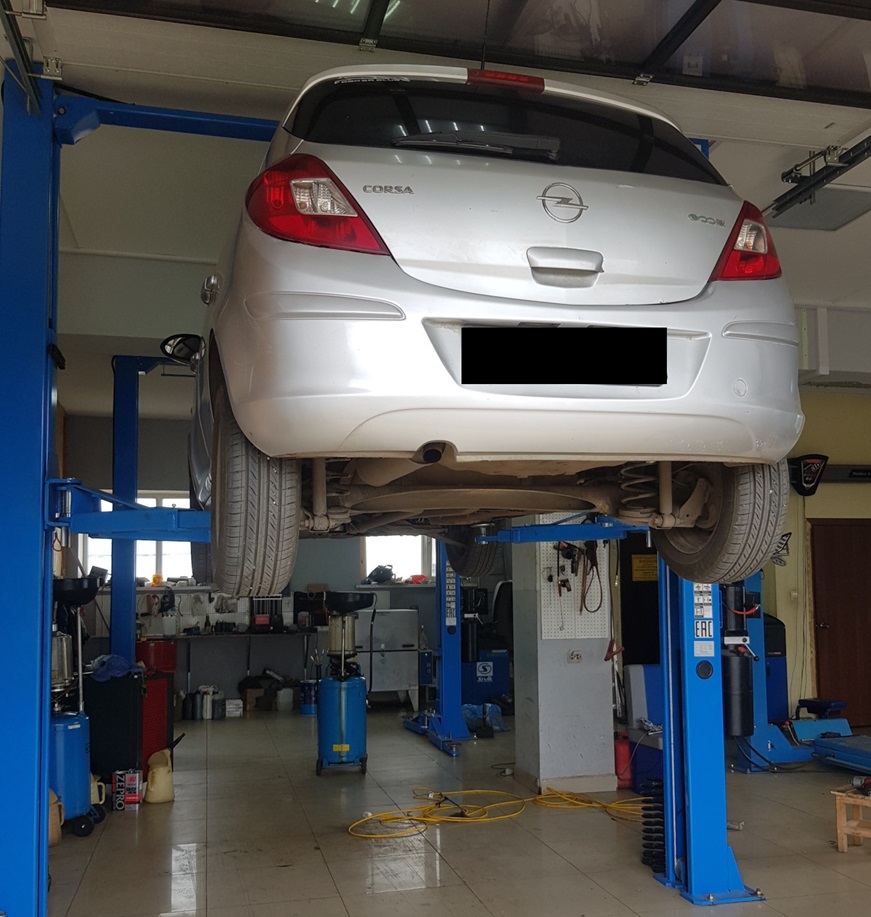 Подготовка Опель Корса к замене компрессора кондиционера