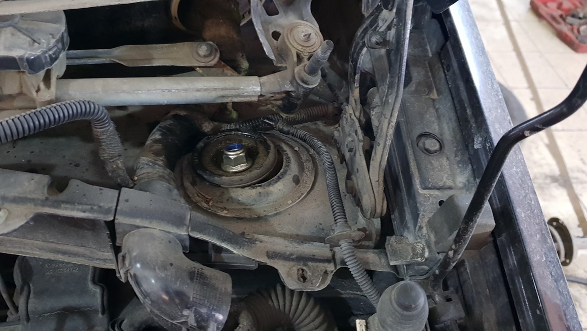 Снятие стойки для замены опорного подшипника