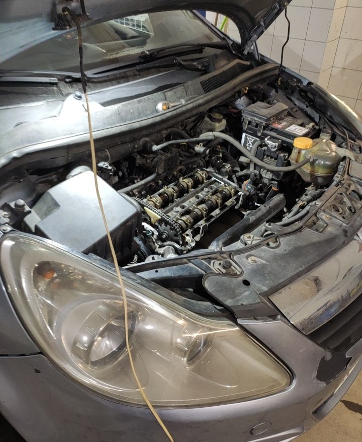 Подготовка Опель Корса к замене радиатора кондиционера