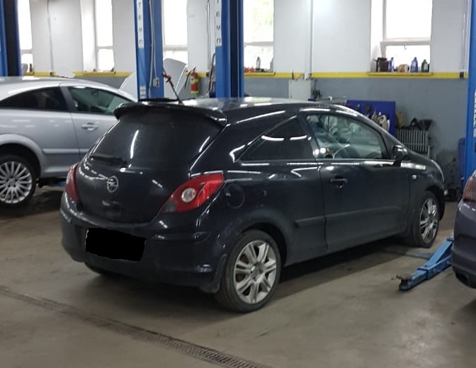 Подготовка Опель Корса к замене радиатора отопителя