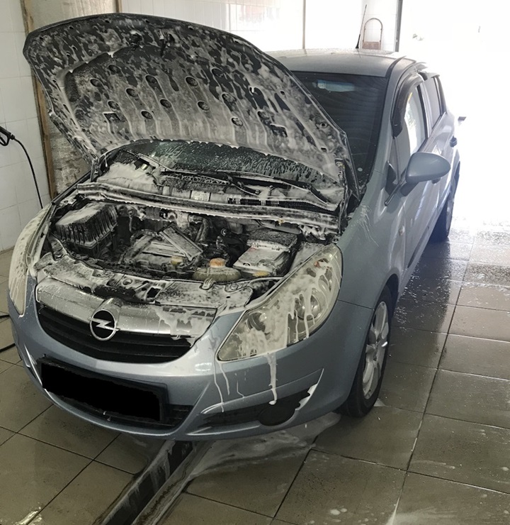 Опель Корса перед промывкой радиаторов