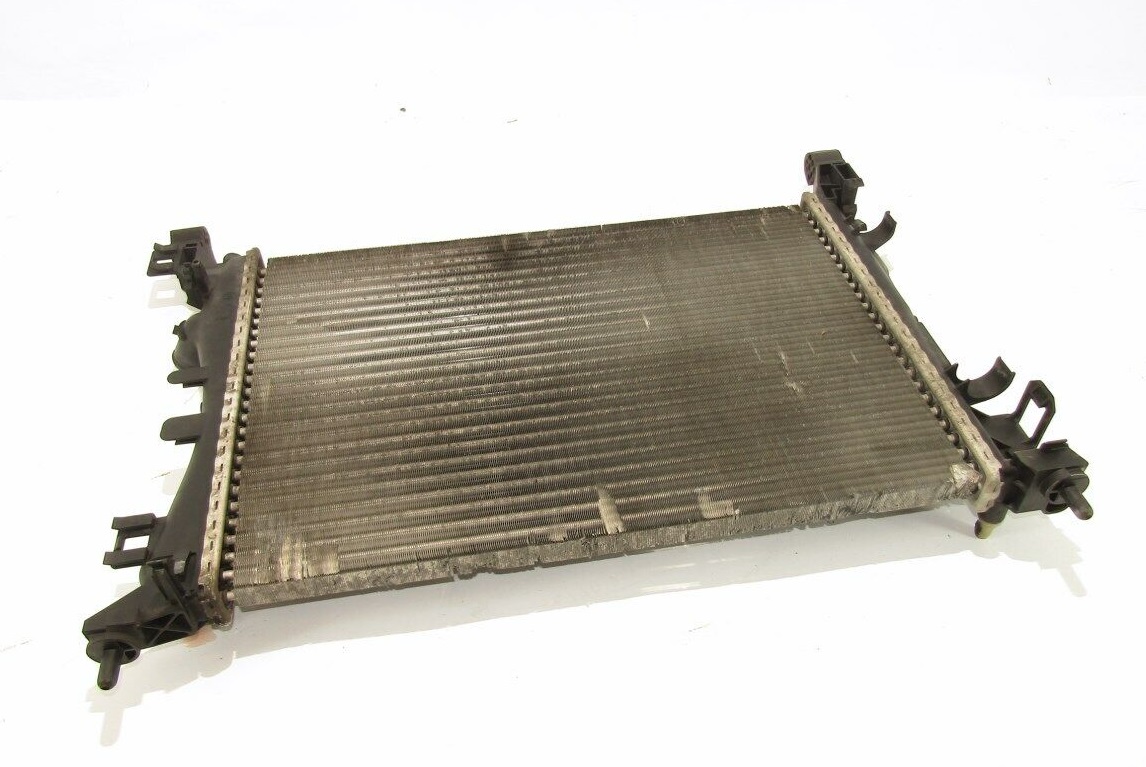 Радиатор, демонтированный для промывки