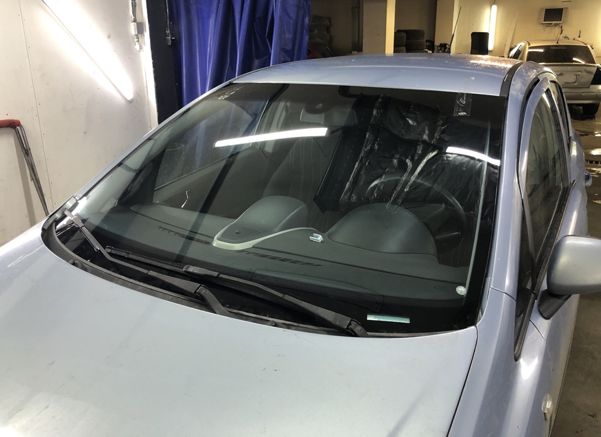 Опель Корса после замены лобового стекла