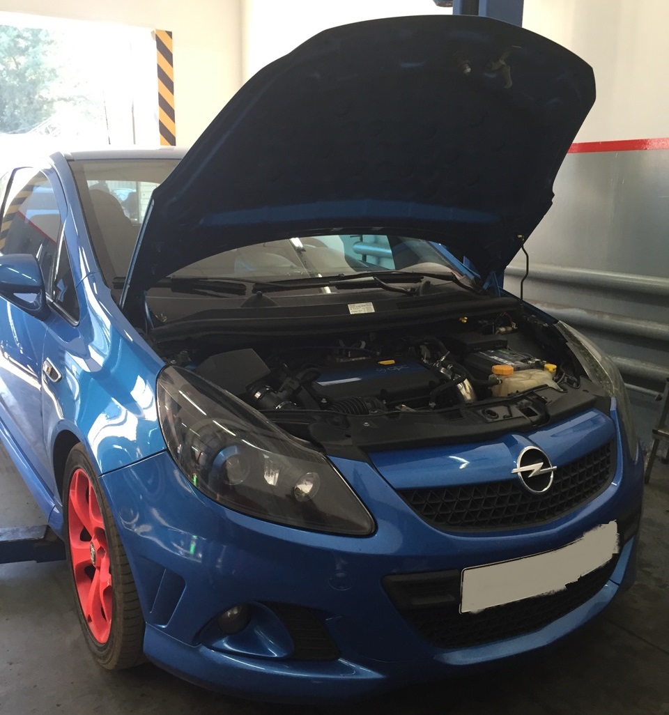 Опель Корса перед заменой прокладки клапанной крышки