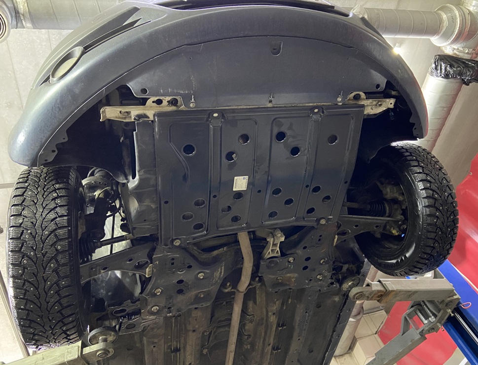 Опель Корса в процессе замены рулевой рейки