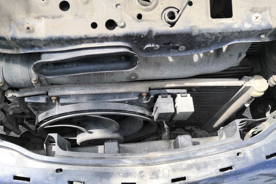 Замена радиатора Опель Зафира