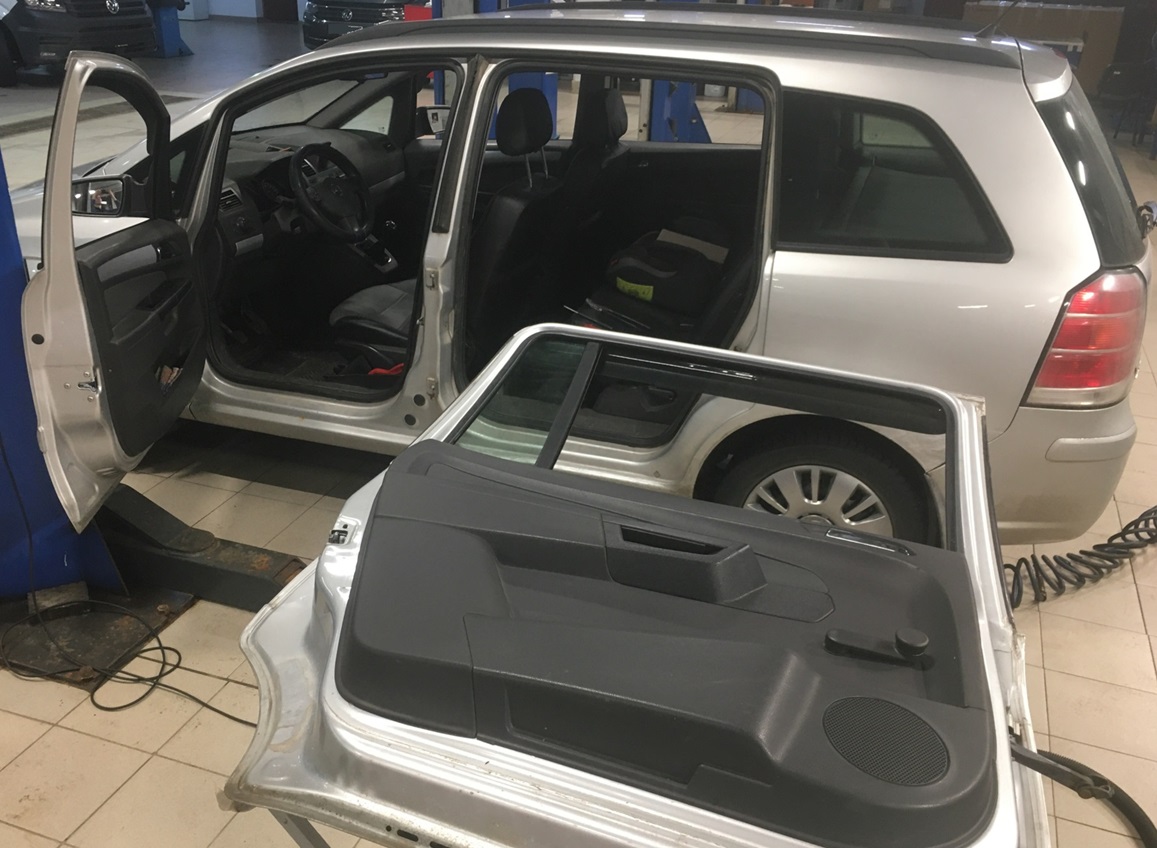 Замена дверей на Опель Зафира