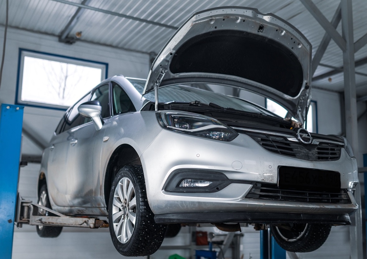 Опель Зафира готовится к замене рулевой рейки