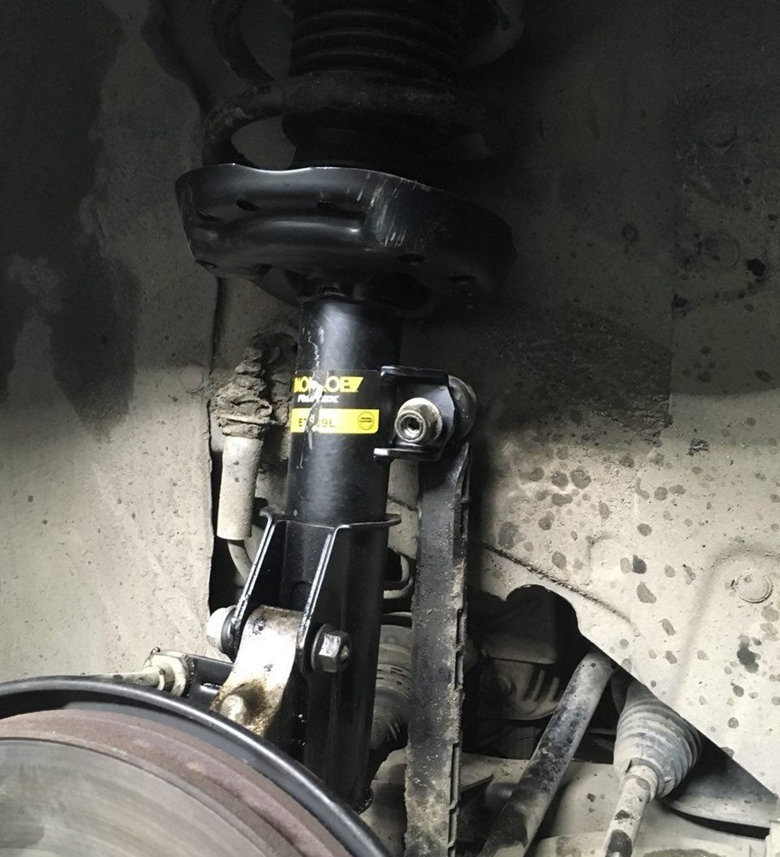 Замена переднего амортизатора Опель Инсигния