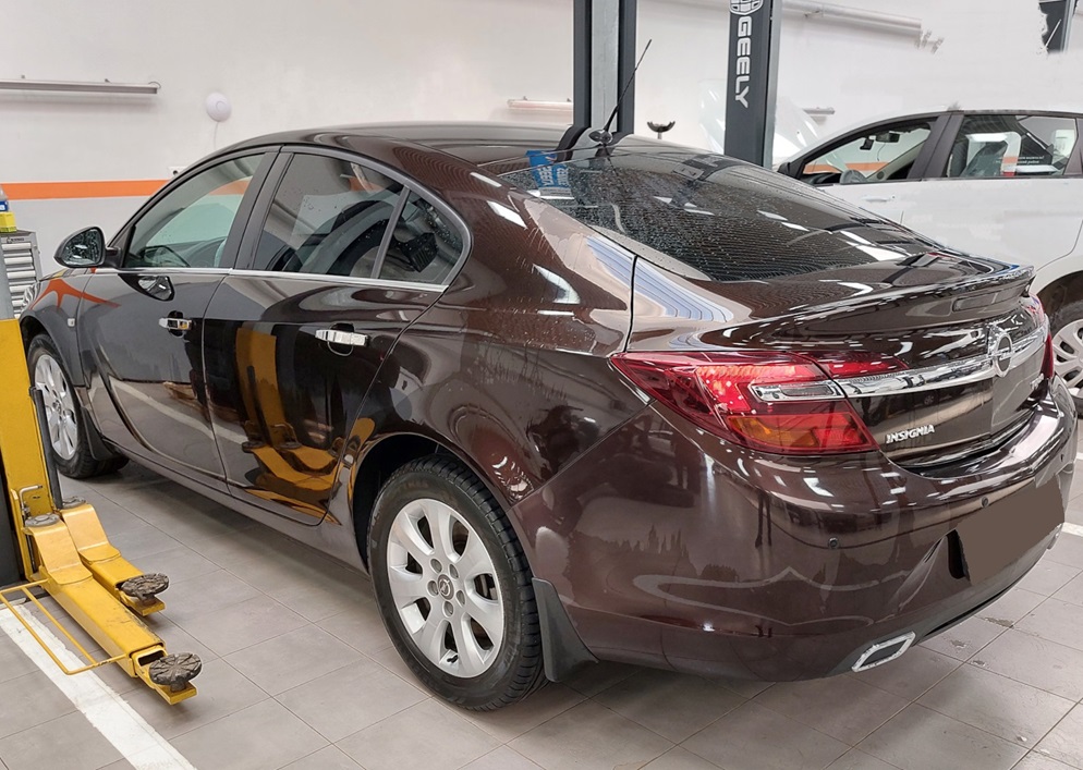 Опель Инсигния готовится к замене прокладки крышки клапанов