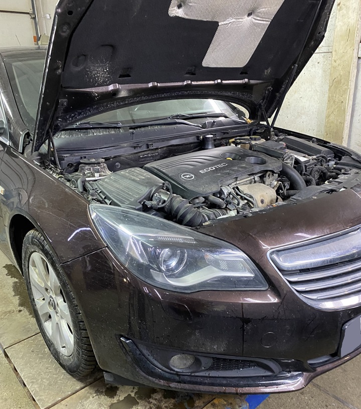 Опель Инсигния готовится к замене приводного ремня