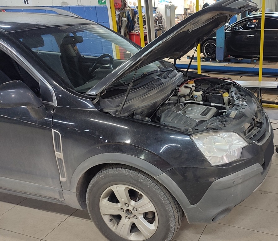 Опель Антара в техцентре для замены ремня генератора