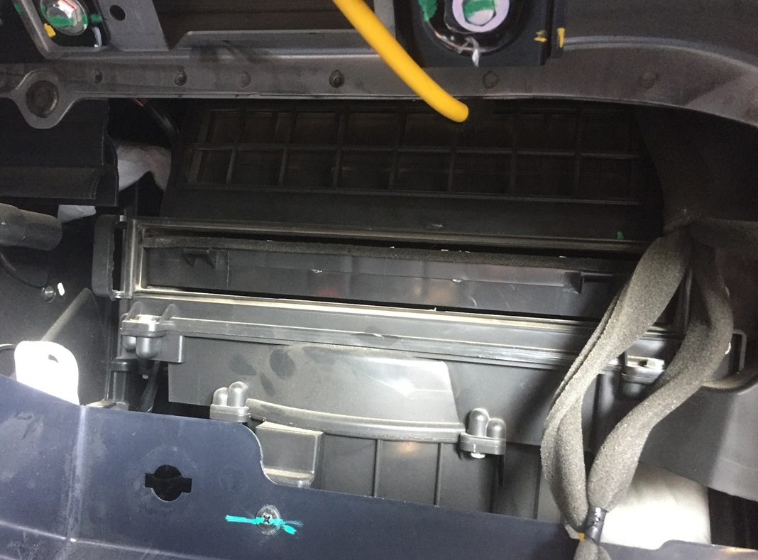 Замена салонного фильтра Опель Антара