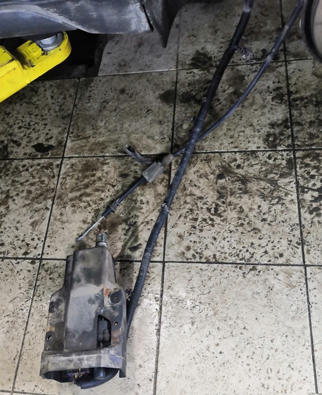 Замена троса ручника Опель Антара