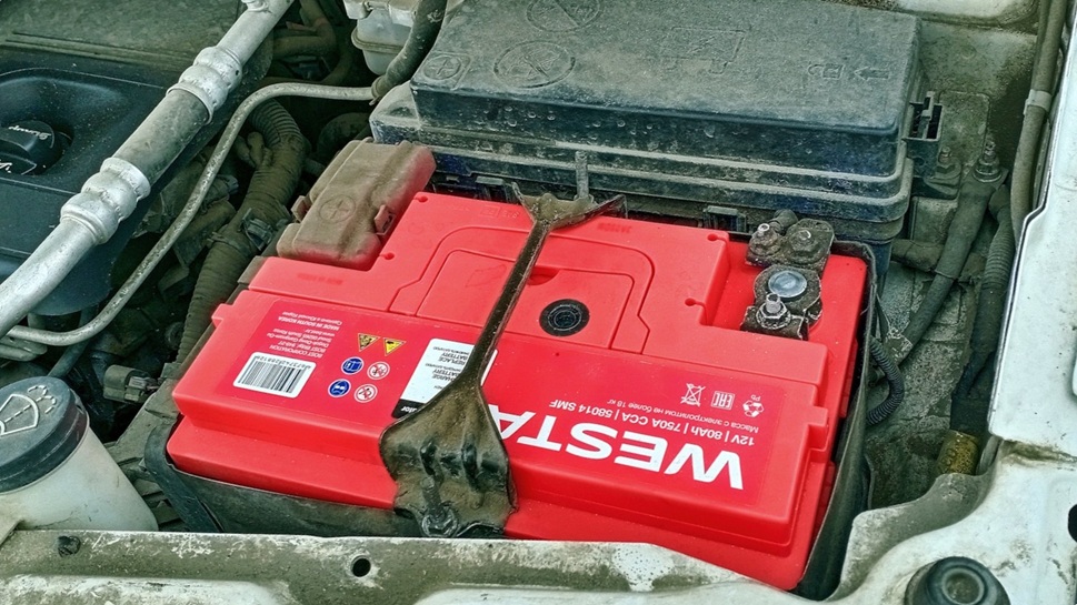 Замена аккумулятора Опель Антара