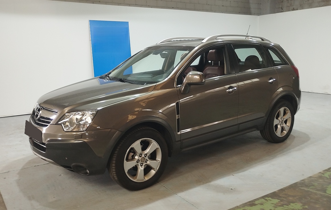 Опель Антара в техническом центре после замены радиатора кондиционера